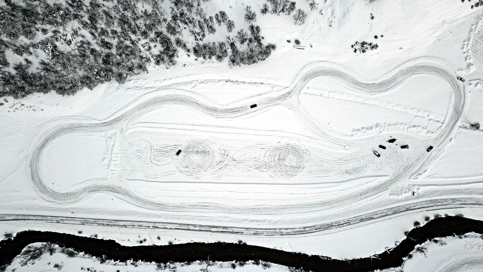 Driftování na ledové dráze v Rakousku v Lungau
